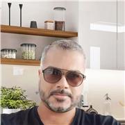 Bom professor , muita experiência ,rapidez na lógica, organizado, criativo e muito profissional
